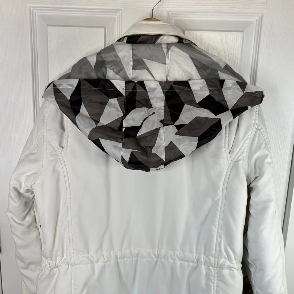 WESC Men's L Classic White Snowboard/Snow Jacket